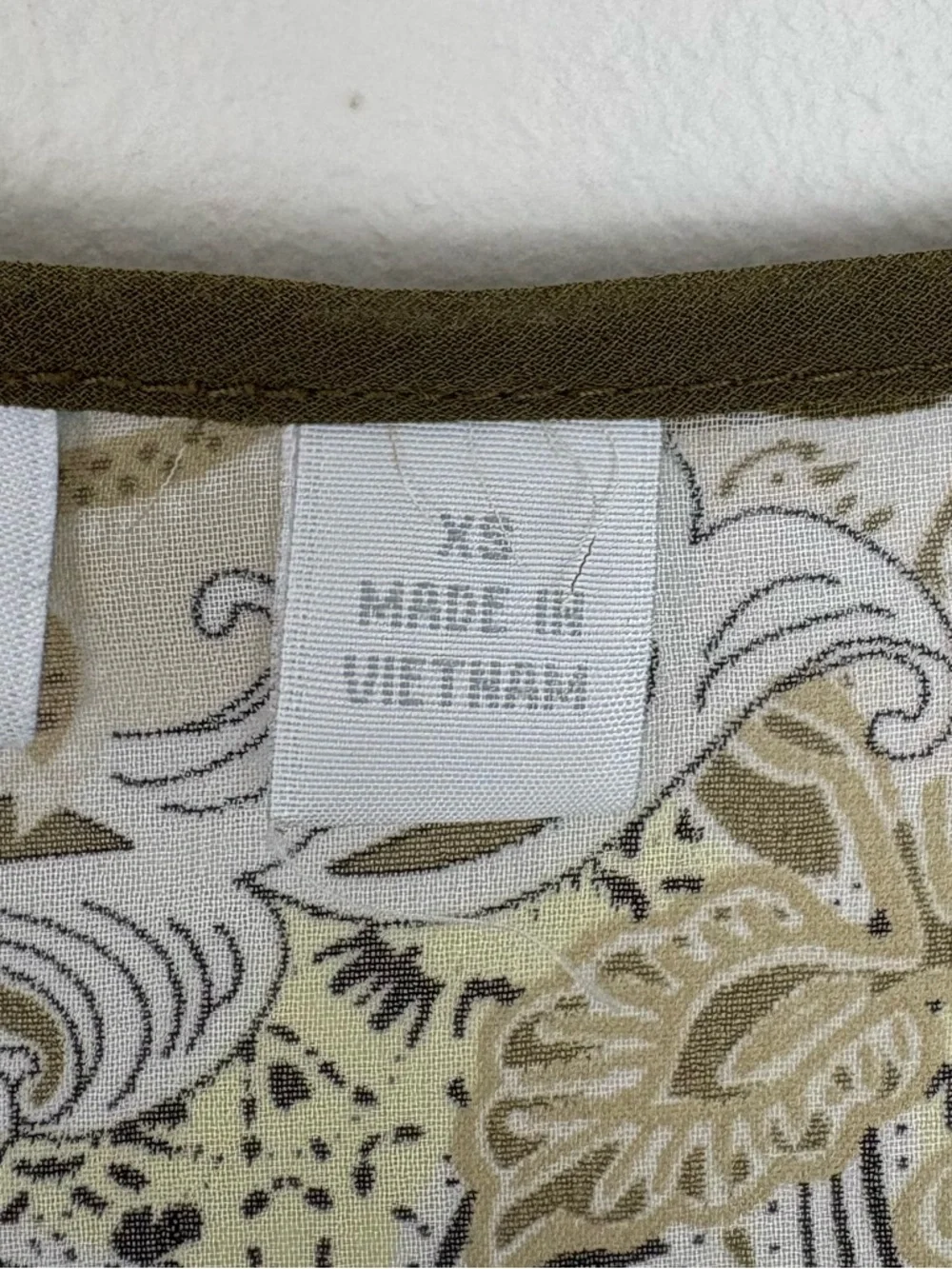 New York & Company Paisley Boho Split-Neck Blouse XS Olive and Beige Like New - Picture 3 of 10
